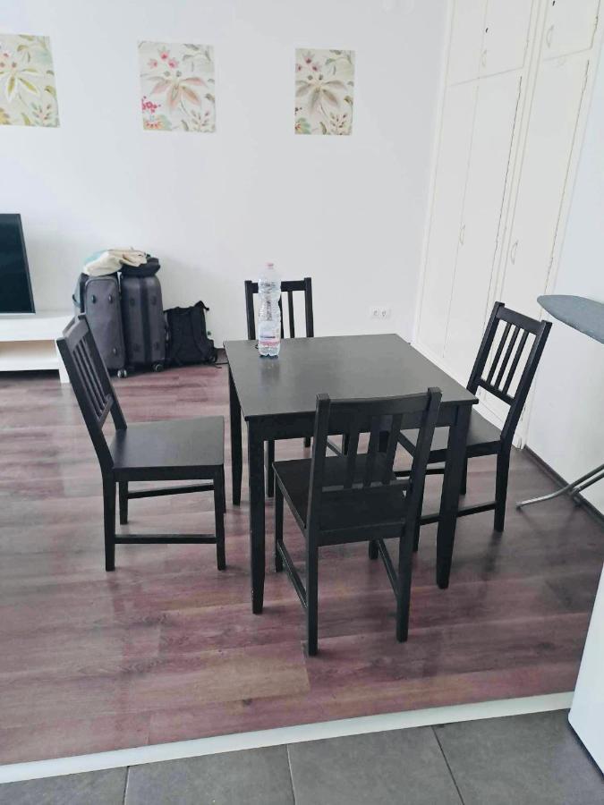 Central Apartment With Balcony Near Castle Hill Budapest Exteriör bild