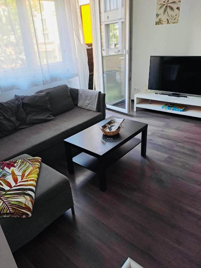 Central Apartment With Balcony Near Castle Hill Budapest Exteriör bild